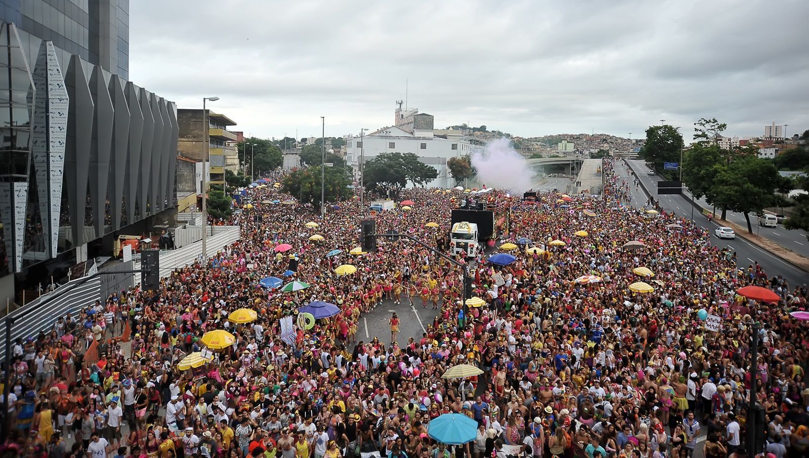 Espaço na Praça da Liberdade é aposta de lideranças femininas para ampliar acolhimento a mulheres no Carnaval