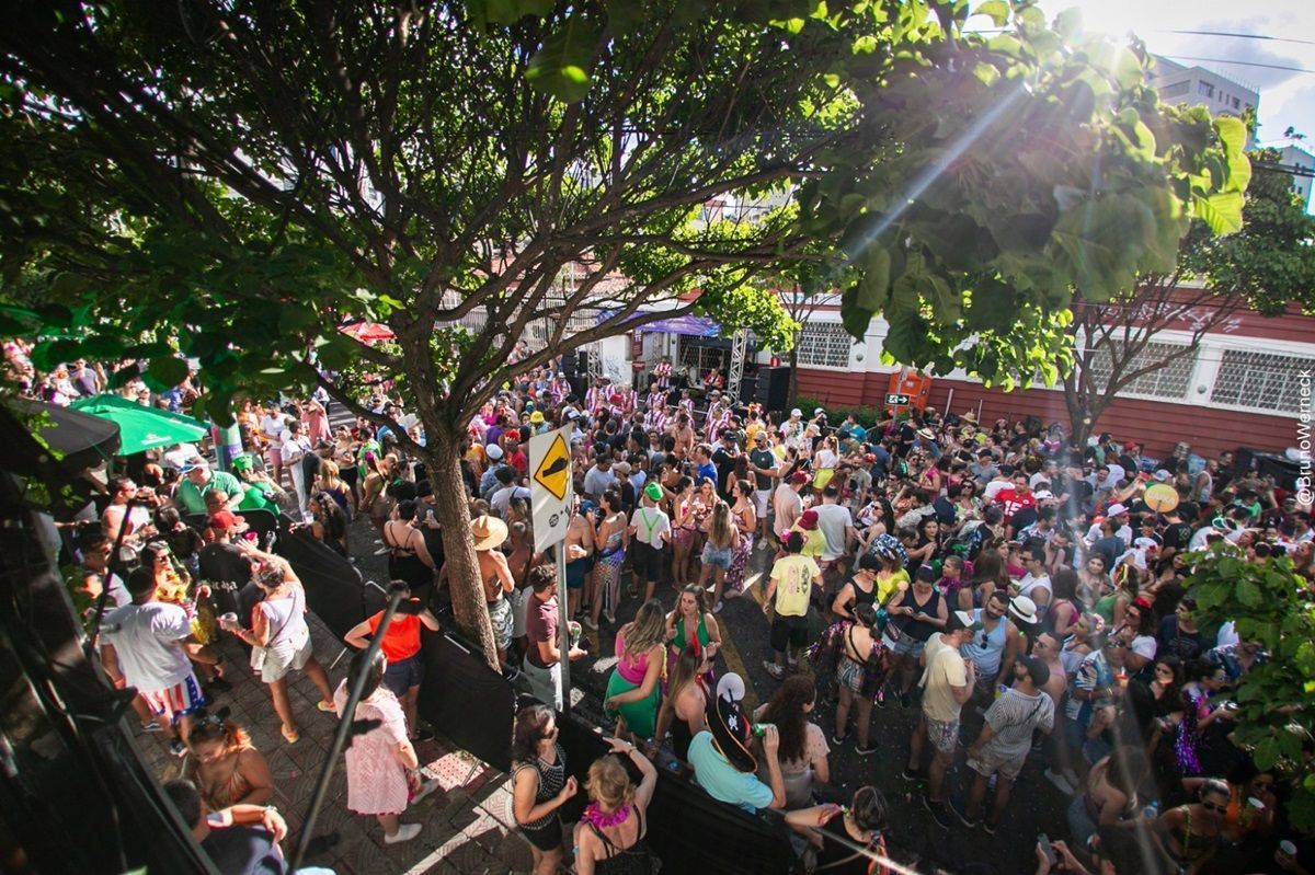 Nas ruas ou em ambientes fechados, Carnaval de BH é para todo mundo