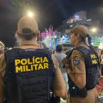 Mulher é presa após jogar leite materno em PM no Carnaval, no Paraná