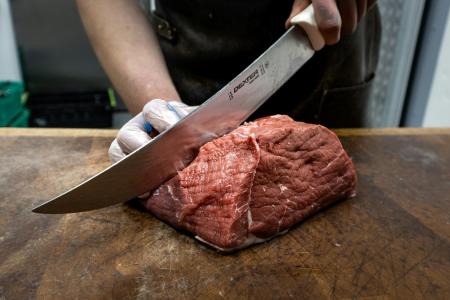 A Organização Mundial da Saúde (OMS) emitiu comunicado esclarecendo que o relatório da Agência Internacional para Pesquisa do Câncer (IARC) não pede para que pessoas parem de comer carnes processadas.