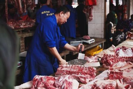 A Organização Mundial da Saúde (OMS) emitiu comunicado esclarecendo que o relatório da Agência Internacional para Pesquisa do Câncer (IARC) não pede para que pessoas parem de comer carnes processadas.