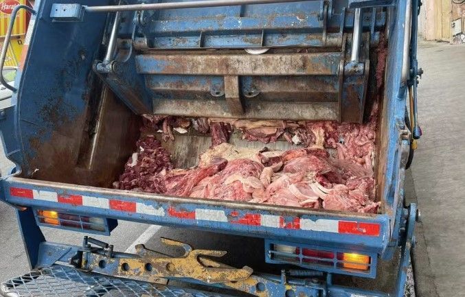 Vídeo: polícia fecha açougues que vendiam carne estragada, com larva e vencida em São Paulo