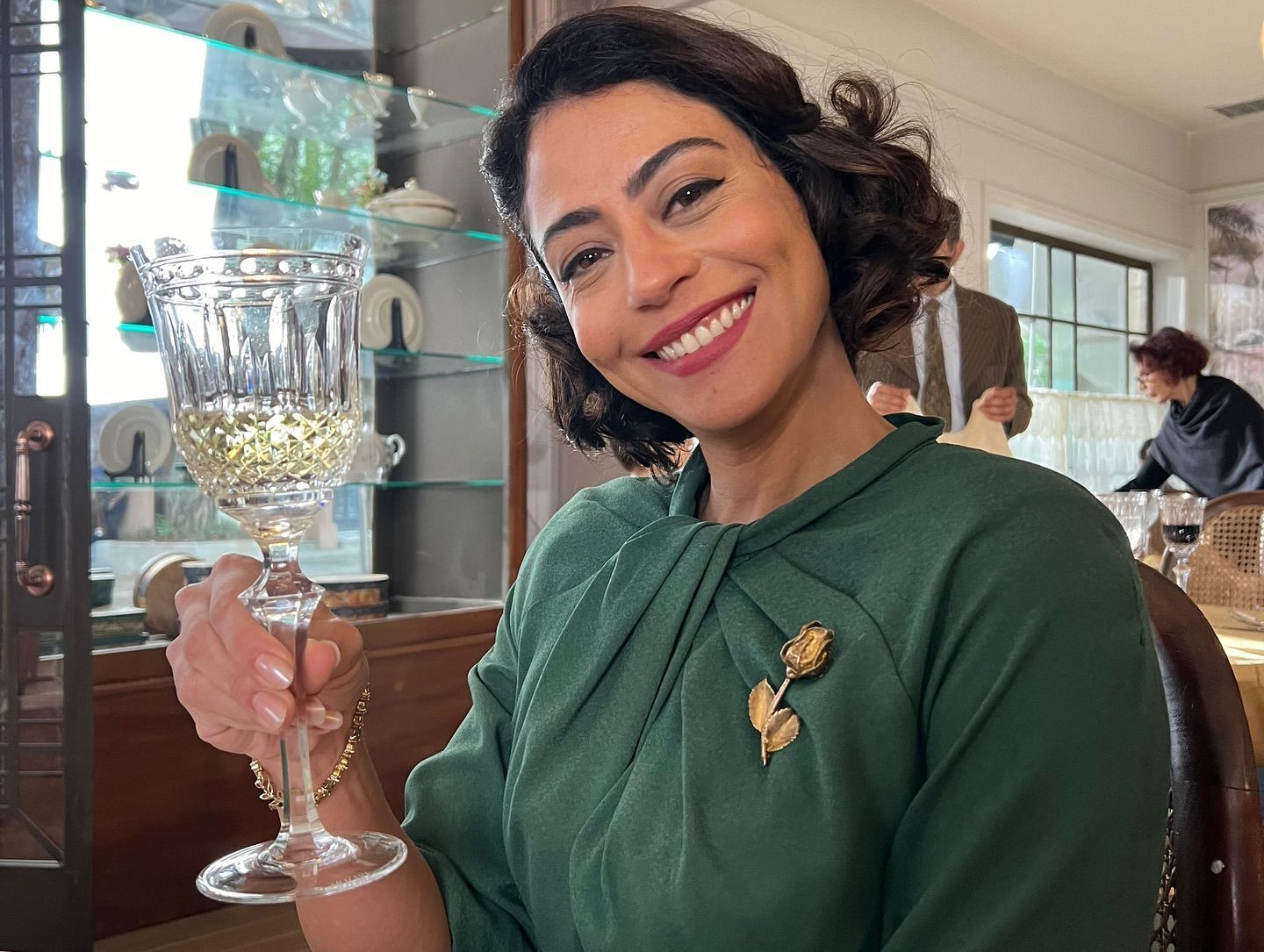 Doença que acomete atriz Carol Castro é incurável e afeta a pele; entenda o diagnóstico