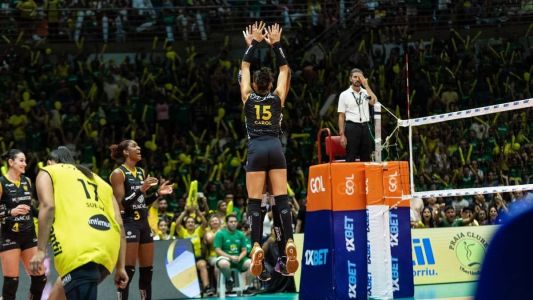 Carol é a maior bloqueadora da Superliga Feminina