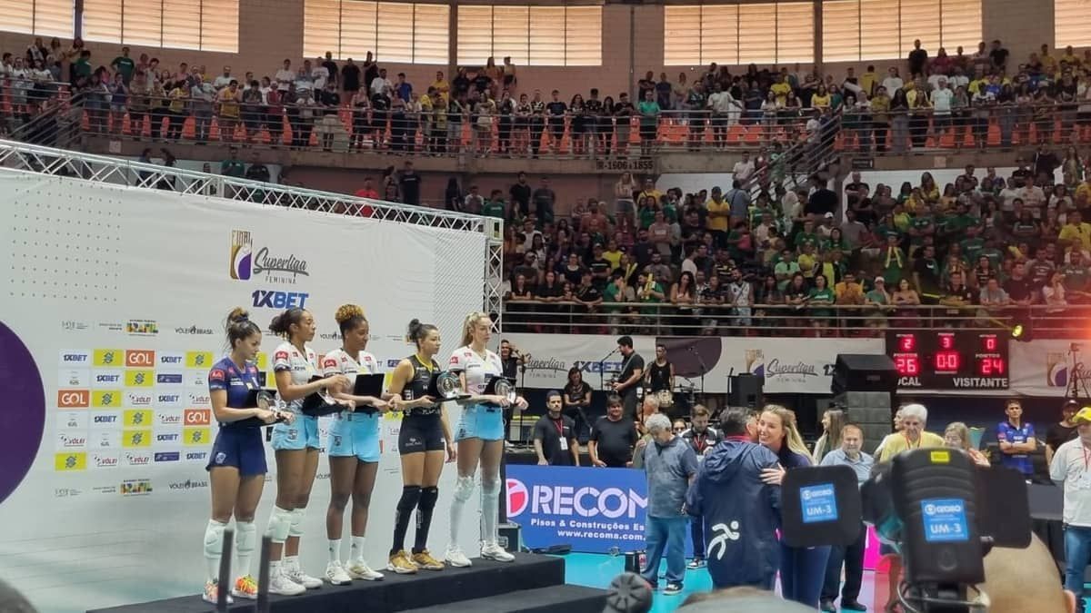 Campeão, Praia tem apenas uma jogadora na seleção da Superliga