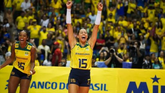 Carol e Kisy, jogadoras da Seleção Brasileira