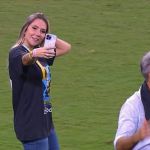 Talismã? Como web reagiu à presença de Carol Portaluppi no título do Grêmio