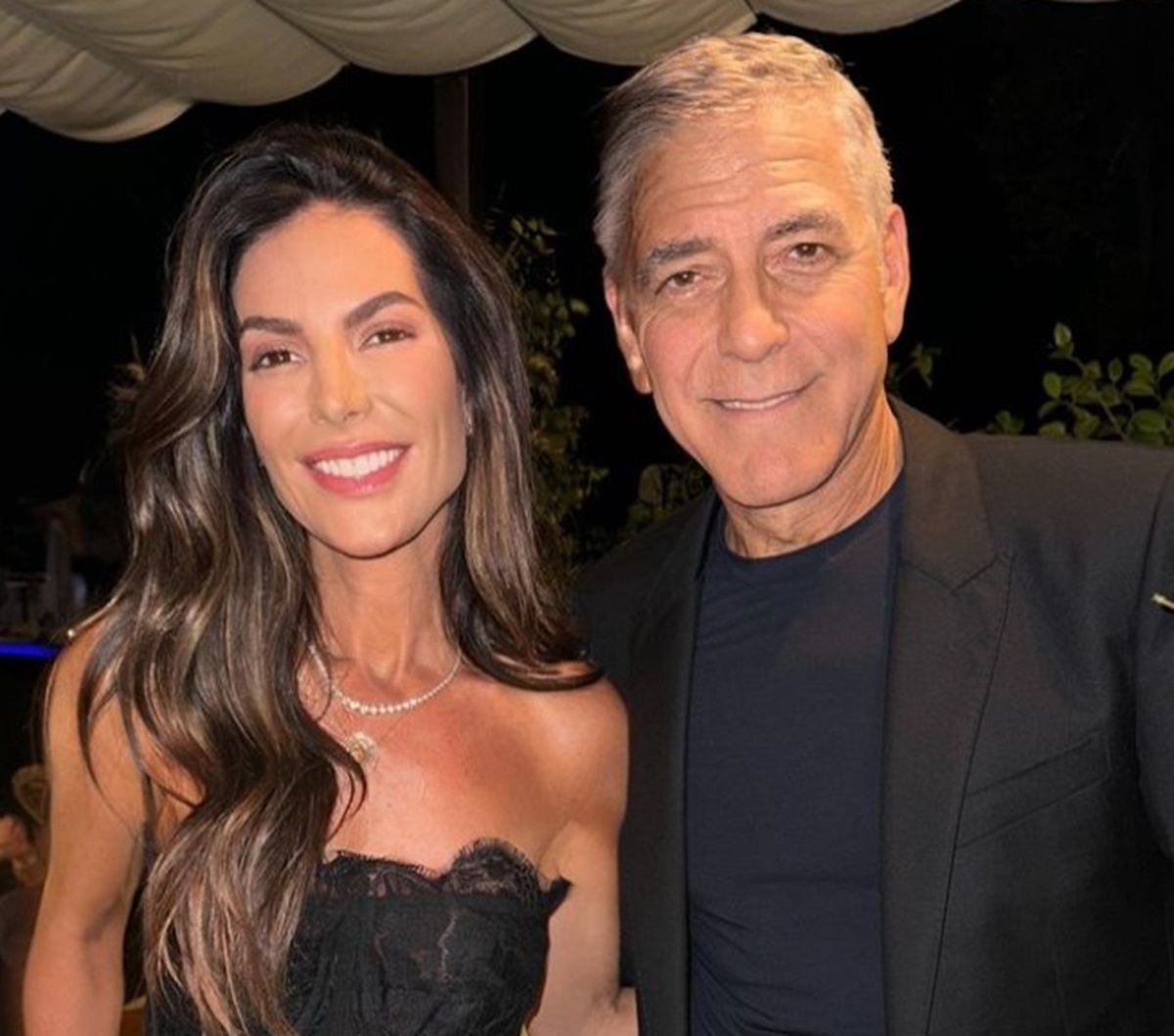 Carol Toledo clicada com George Clooney em Veneza