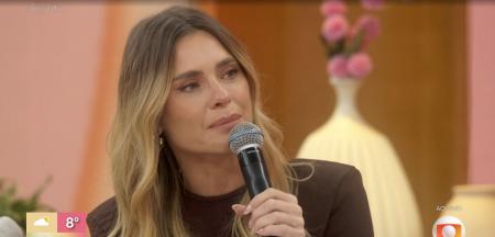 Carolina Dieckmann se emociona no 'Encontro'