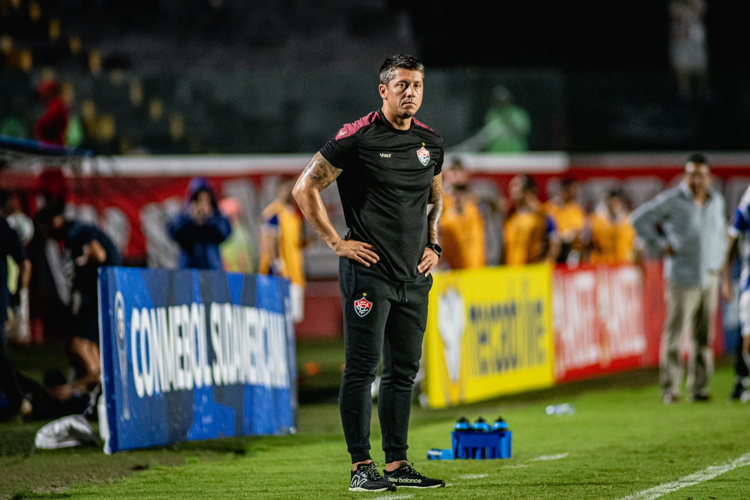 Carpini reage à derrota histórica no Barradão e sai em defesa de elenco do Vitória
