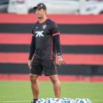Thiago Carpini é demitido do Vitória após eliminação na Copa do Nordeste