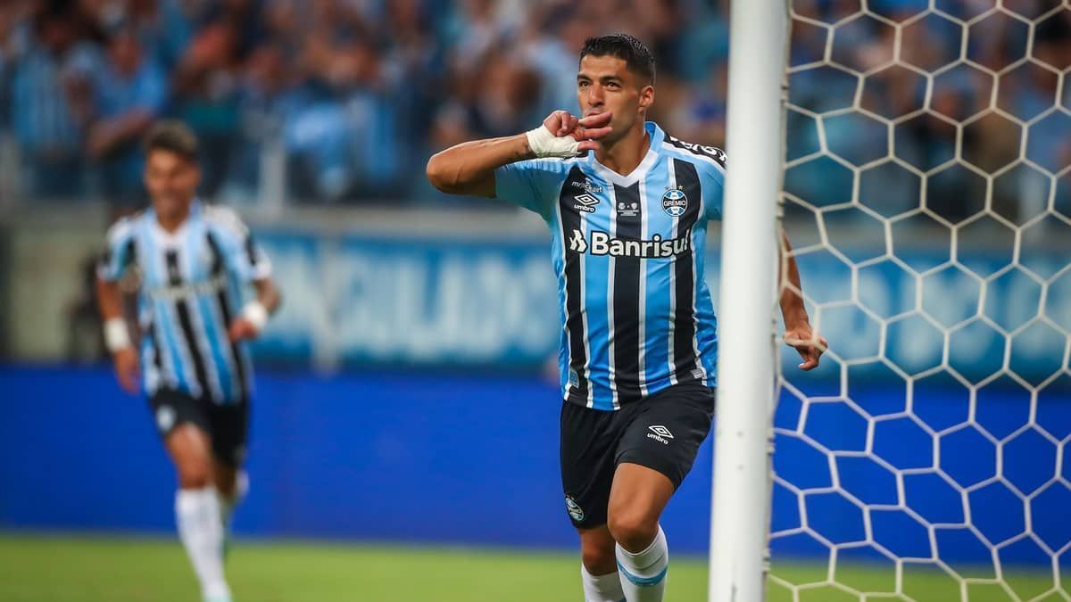 Próximo de possível aposentadoria, Suárez quebrou recordes no Grêmio