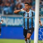 Próximo de possível aposentadoria, Suárez quebrou recordes no Grêmio