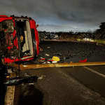Anel Rodoviário, em BH, é interditado após carreta com 27 toneladas de carvão tombar