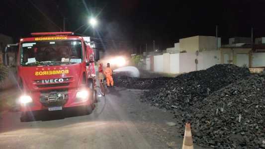 Bombeiros foram acionados para controlar as chamas