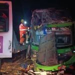 Grave acidente entre carreta e ônibus deixa dois mortos e feridos na BR-040 em João Pinheiro