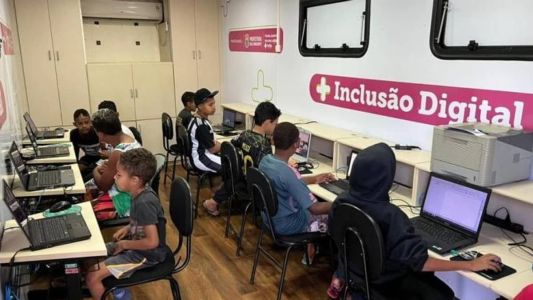 Carreta da Inclusão Digital fica até agosto na Vila Aeroporto