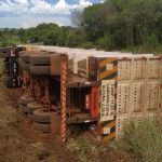Homem morre em acidente grave envolvendo caminhão e carro na MGC-479