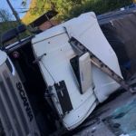 Motorista de carreta se assusta com quebra-molas, tomba veículo e fica ferido no interior de Minas