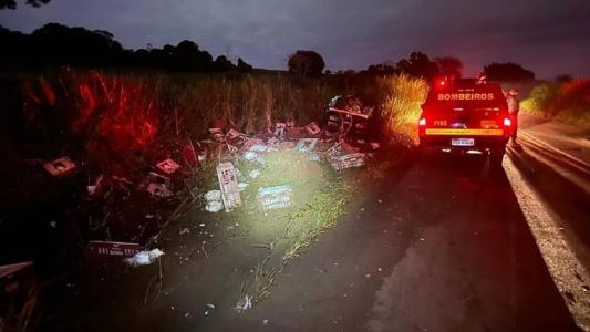 Carreta levava frango vivo