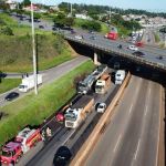 Trânsito: Anel Rodoviário de Belo Horizonte tem congestionamento de quase 6 km após carreta pegar fogo; veja vídeos