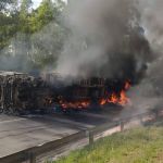 Vídeo: carreta pega fogo e interdita BR-381 em Carmo da Cachoeira  