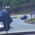 Vídeo mostra carreta tombando e caindo em cima de carro na BR-040