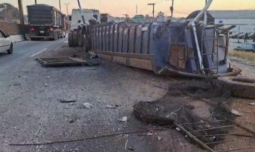 O trânsito foi liberado no sentido São Paulo da BR-381, em Itatiaiuçu, na Região Central de Minas, após 24 horas de interdição no km 542.