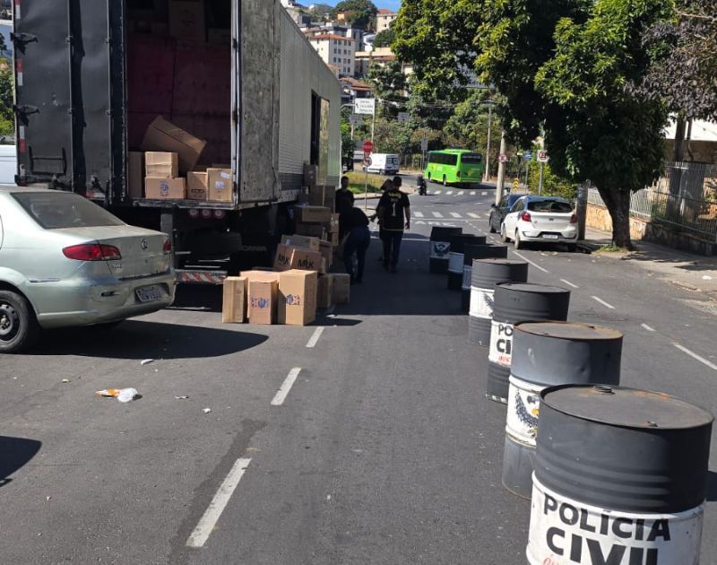 Polícia apreende quase 400 mil maços de cigarro contrabandeados na BR-040