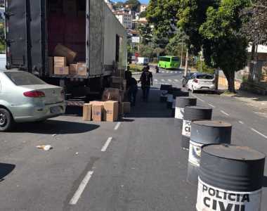 O trânsito foi liberado no sentido São Paulo da BR-381, em Itatiaiuçu, na Região Central de Minas, após 24 horas de interdição no km 542.