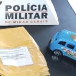 Vídeo: polícia prende jovem que transportava drogas em carrinho de brinquedo em MG