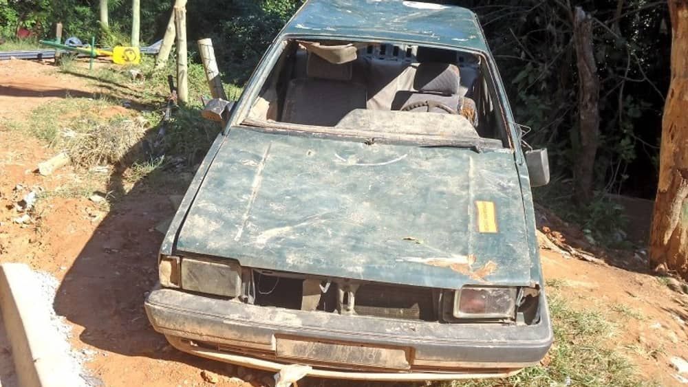 Veículos abandonados podem se tornar problema de saúde pública, alerta BHTrans