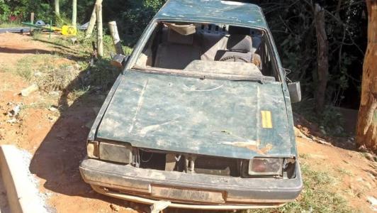 Carro abandonado
