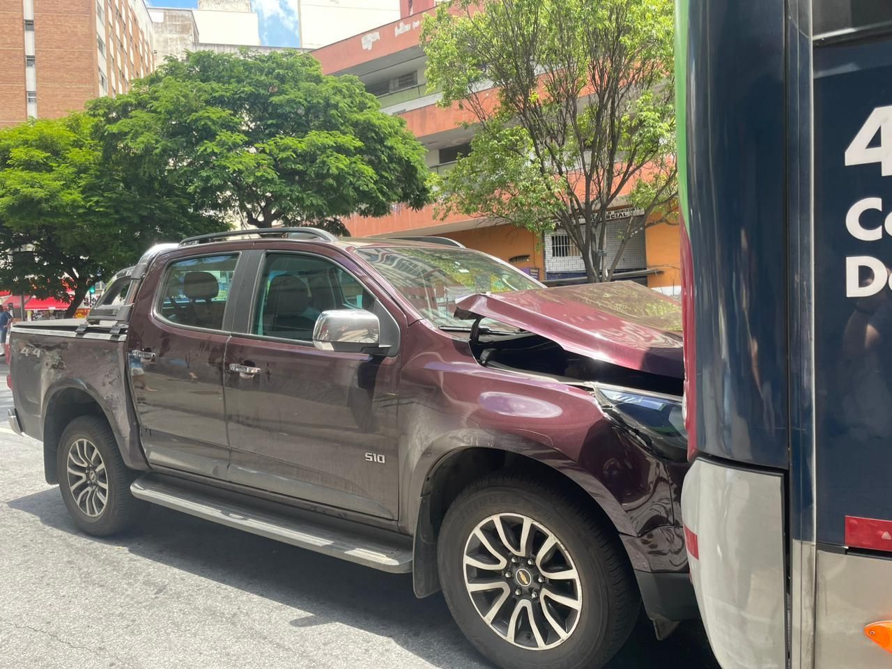 Vídeo: perseguição policial no Centro de BH termina com homem preso no Shopping Cidade