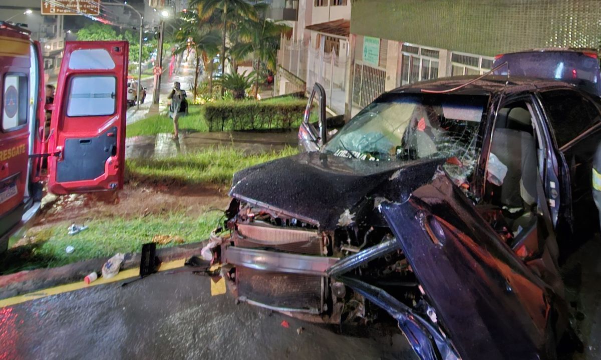 Motorista e passageiros ficam feridos após acidente na Garganta do Dilermando, em Juiz de Fora