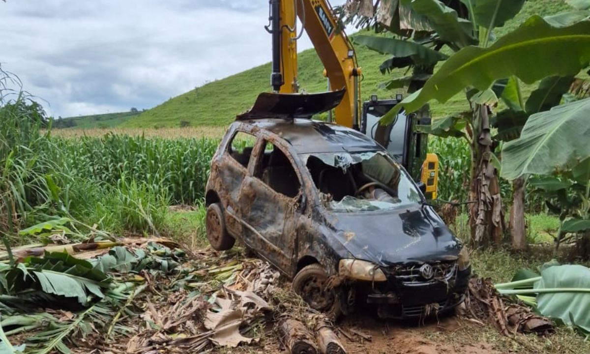 Encontrado corpo de passageira em carro arrastado por correnteza em Coronel Pacheco (MG)