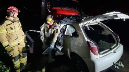 Carro bateu em um caminhão na MG-164, em Martinho Campos, região Oeste de Minas