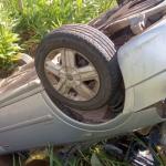 Carro cai em barranco durante fuga de perseguição policial em Bom Jardim de Minas (MG)