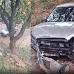 Vídeo: carro perde controle, cai em garagem de prédio em BH e atinge veículo