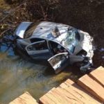 Carro da equipe cerimonial de Romeu Zema cai de ponte a caminho de evento