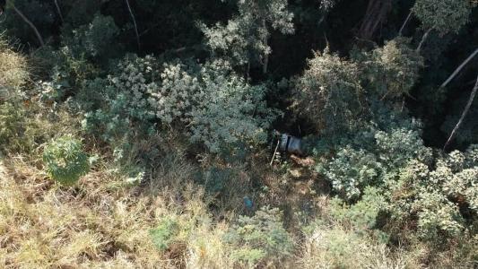 Carro caiu em ribanceira próxima ao trevo de Caeté