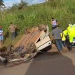 Carro capota e interdita faixa da BR-040, no sentido BH, em Congonhas