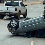 Carro capota na BR-040 em Nova Lima e atrapalha trânsito no sentido Belo Horizonte