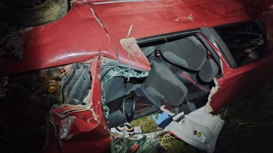 Carro capotou em um talude de aproximadamente 15 metros