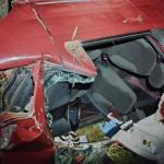 Criança de 4 anos morre após ser jogada para fora do carro em acidente no interior de Minas