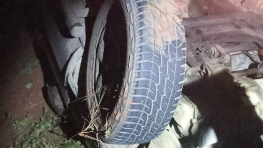 Carro capotou na noite dessa terça-feira na MGC-135, no Norte de Minas