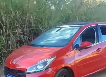 As primeiras informações da PM são de que a vítima tem ferimentos por tiros pelo corpo