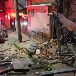 Vídeo mostra momento em que carro dirigido por adolescente bate em casas no Santa Tereza em BH