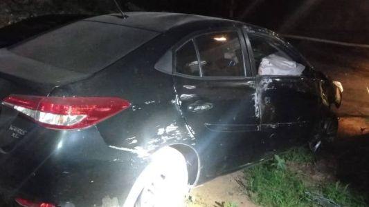 Carro ficou com a parte da frente a uma lateral destruídas