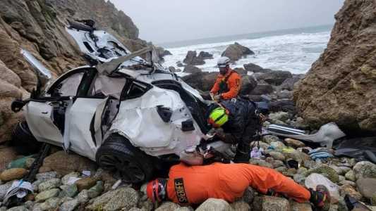 Carro ficou complemente destruído